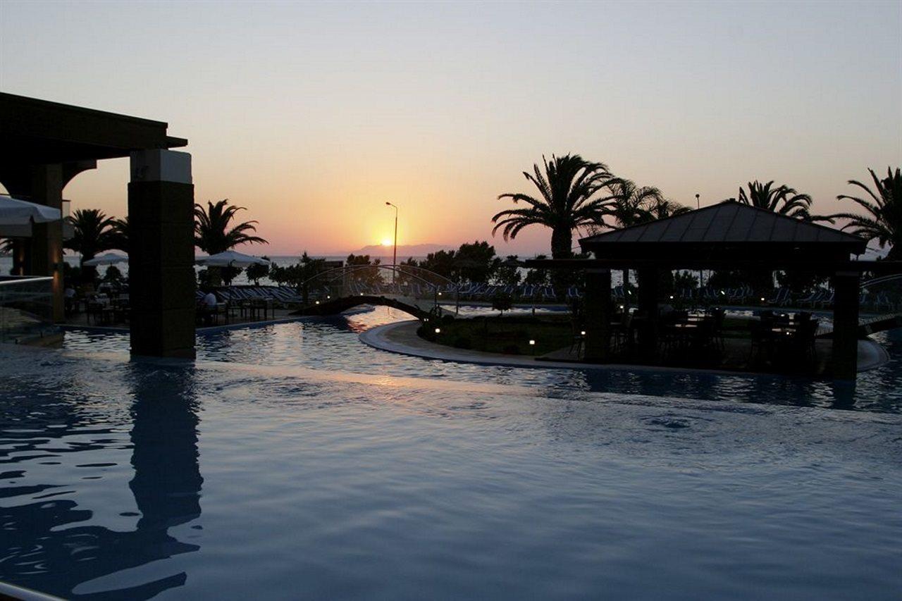 Oceanis Beach Hotel Иксия Екстериор снимка