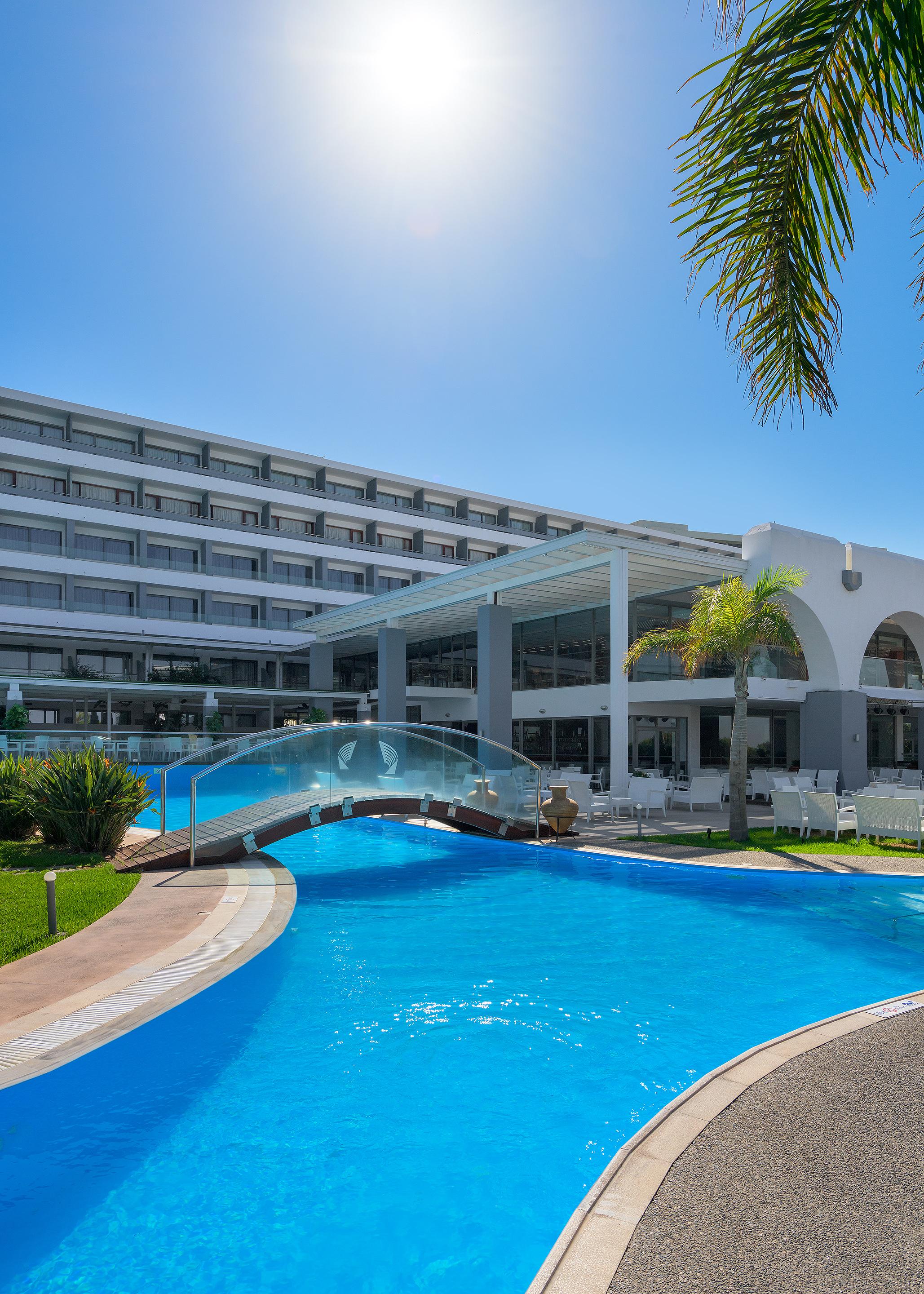 Oceanis Beach Hotel Иксия Екстериор снимка