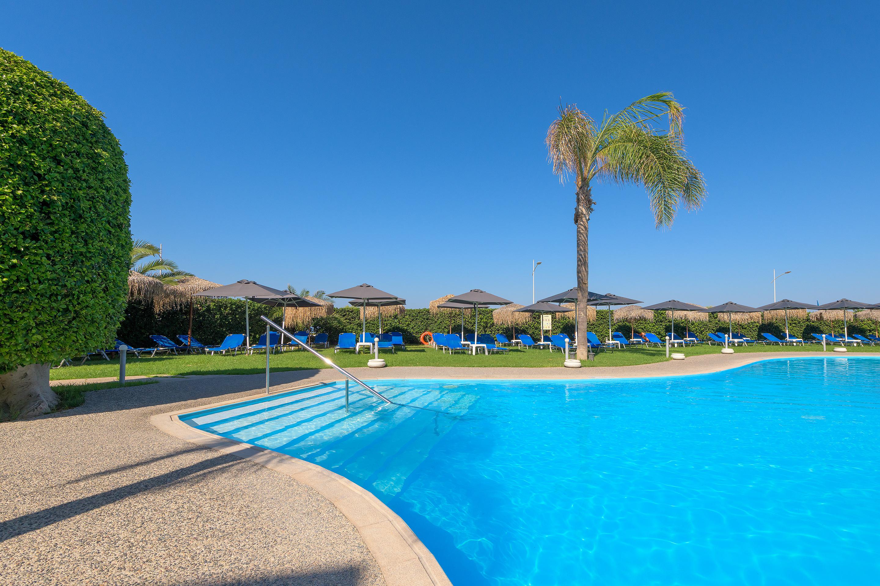 Oceanis Beach Hotel Иксия Екстериор снимка