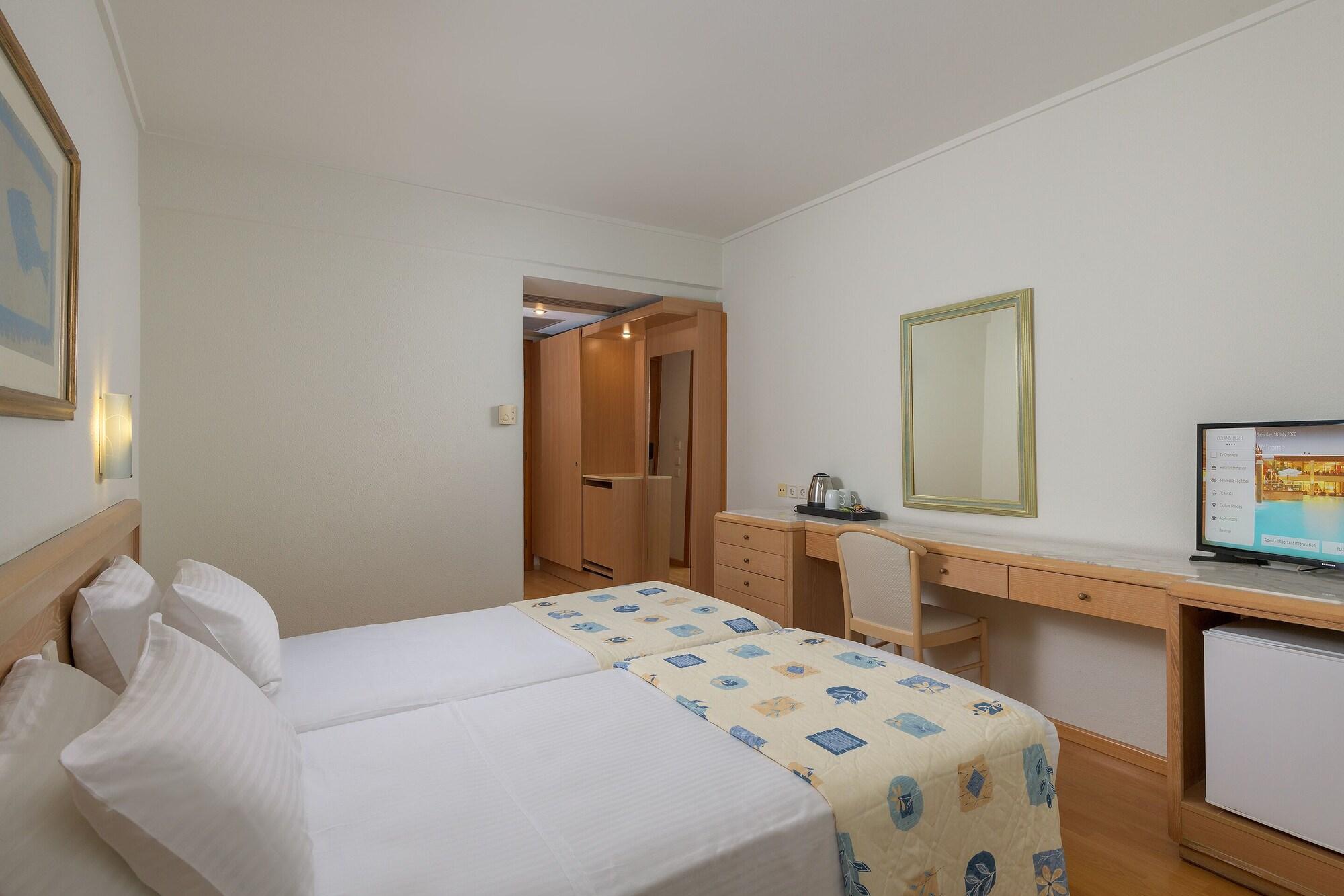 Oceanis Beach Hotel Иксия Екстериор снимка
