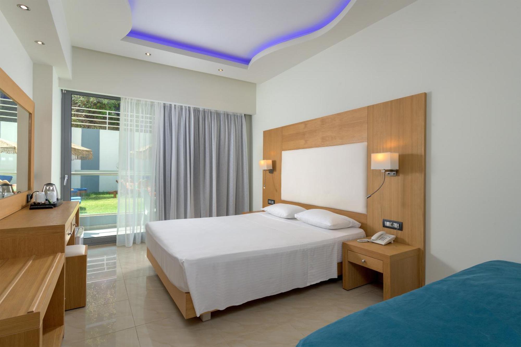 Oceanis Beach Hotel Иксия Екстериор снимка