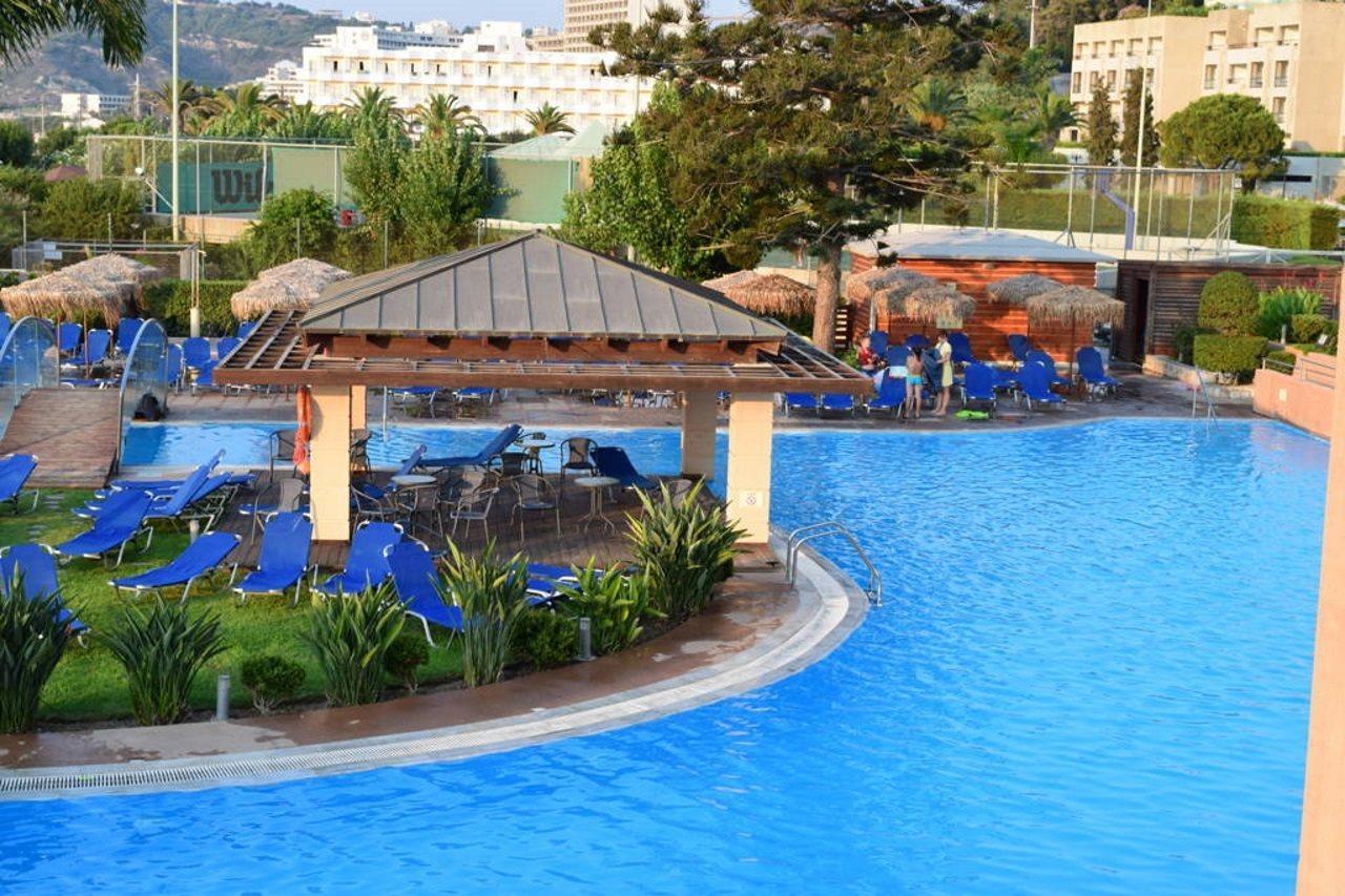 Oceanis Beach Hotel Иксия Екстериор снимка